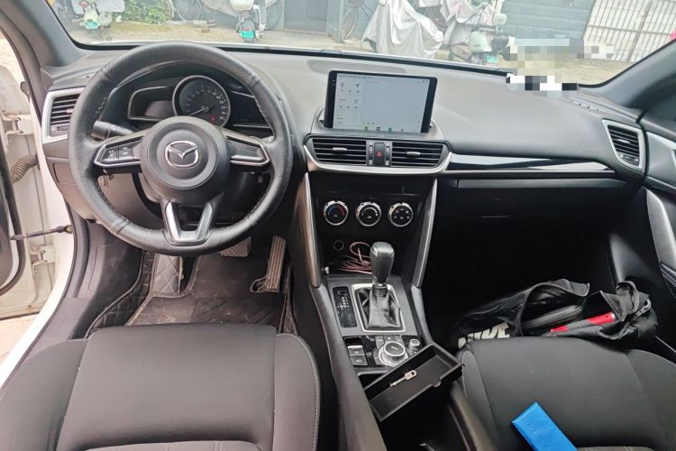 Used Mazda CX-4 2018 2.0L Automatic Two-Wheel Drive Blue Sky Dynamic Version China V Standard Center Console