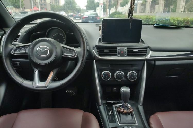 Used Mazda CX-4 2018 2.0L Automatic Two-Wheel Drive Blue Sky Dynamic Version China V Standard Center Console
