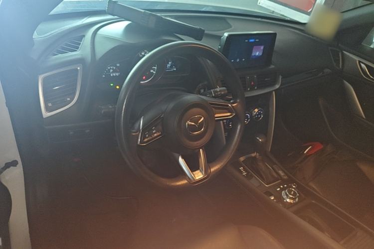 Used Mazda CX-4 2018 2.0L Automatic Two-Wheel Drive Blue Sky Dynamic Version China V Standard Center Console