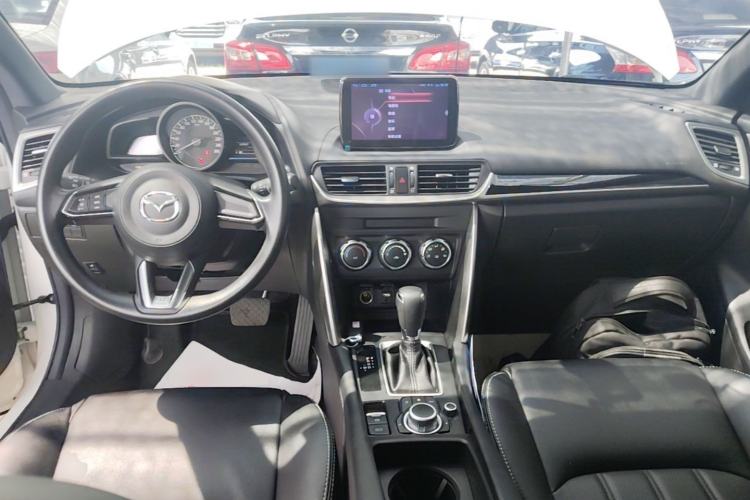 Used Mazda CX-4 2018 2.0L Automatic Two-Wheel Drive Blue Sky Dynamic Version China V Standard Center Console