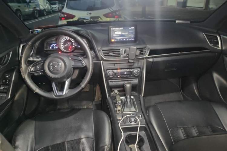Used Mazda CX-4 2018 2.0L Automatic 2WD Blue Sky Exploration Edition China VI Standard Center Console