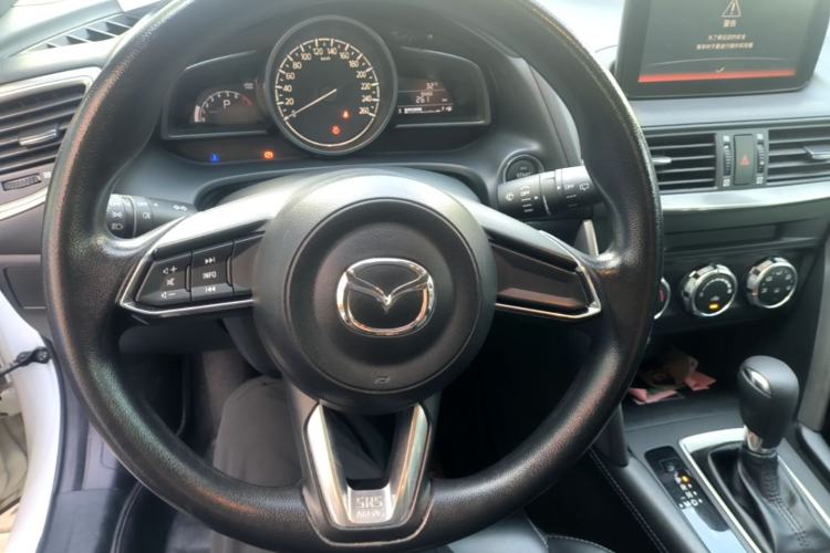 Used Mazda CX-4 2018 2.0L Automatic Two-Wheel Drive Blue Sky Dynamic Version China V Standard Center Console