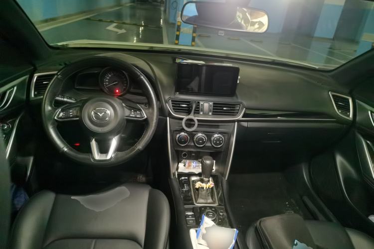 Used Mazda CX-4 2018 2.0L Automatic Two-Wheel Drive Blue Sky Dynamic Version China V Standard Center Console