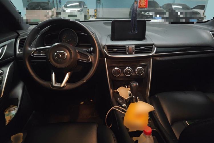Used Mazda CX-4 2018 2.0L Automatic Two-Wheel Drive Blue Sky Dynamic Version China VI Standard Center Console