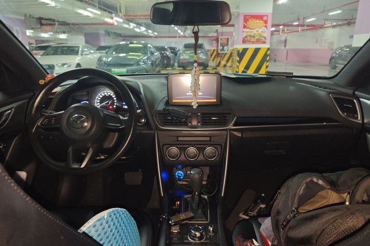 Used Mazda CX-4 2018 2.0L Automatic Two-Wheel Drive Blue Sky Dynamic Version China V Standard Center Console