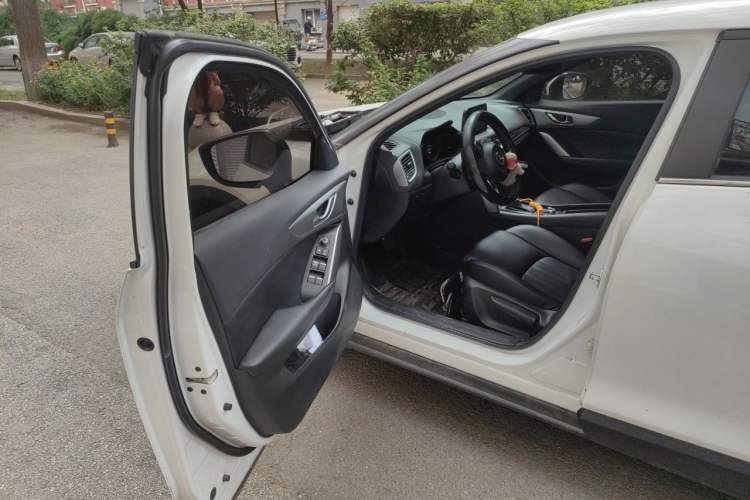 Used Mazda CX-4 2018 2.0L Automatic Two-Wheel Drive Blue Sky Dynamic Version China VI Standard Driver Seat