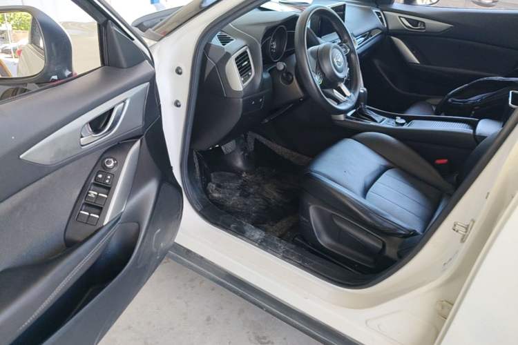 Used Mazda CX-4 2018 2.0L Automatic Two-Wheel Drive Blue Sky Dynamic Version China V Standard Driver Seat