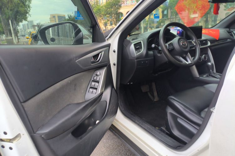 Used Mazda CX-4 2018 2.0L Automatic Two-Wheel Drive Blue Sky Dynamic Version China V Standard Driver Seat