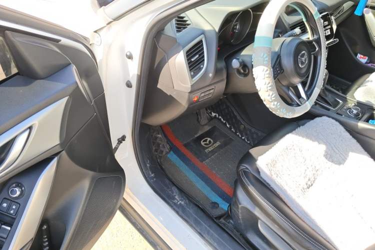 Used Mazda CX-4 2018 2.0L Automatic Two-Wheel Drive Blue Sky Dynamic Version China V Standard Driver Seat