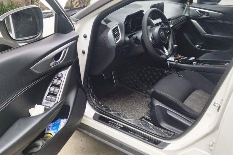 Used Mazda CX-4 2018 2.0L Automatic Two-Wheel Drive Blue Sky Dynamic Version China V Standard Driver Seat