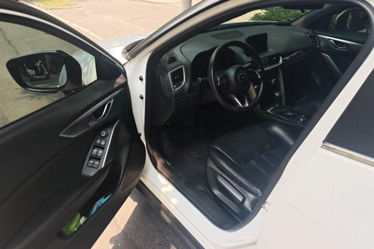 Used Mazda CX-4 2018 2.0L Automatic 2WD Blue Sky Exploration Edition China VI Standard Driver Seat