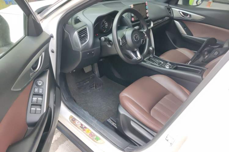 Used Mazda CX-4 2018 2.0L Automatic Two-Wheel Drive Blue Sky Dynamic Version China VI Standard Driver Seat