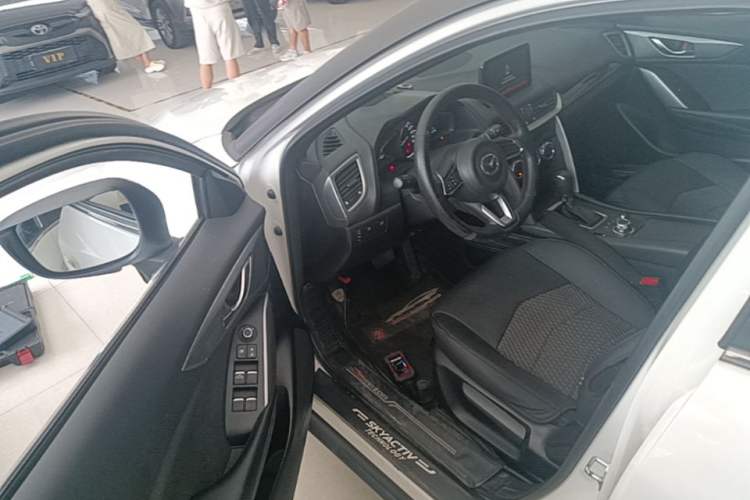 Used Mazda CX-4 2018 2.0L Automatic Two-Wheel Drive Blue Sky Dynamic Version China VI Standard Driver Seat