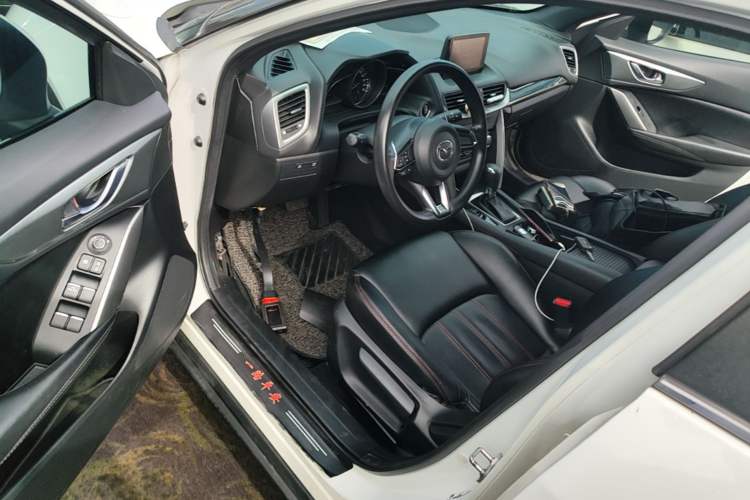 Used Mazda CX-4 2018 2.0L Automatic 2WD Blue Sky Exploration Edition China VI Standard Driver Seat