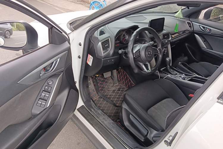 Used Mazda CX-4 2018 2.0L Automatic Two-Wheel Drive Blue Sky Dynamic Version China VI Standard Driver Seat