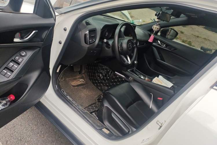 Used Mazda CX-4 2018 2.0L Automatic Two-Wheel Drive Blue Sky Dynamic Version China VI Standard Driver Seat