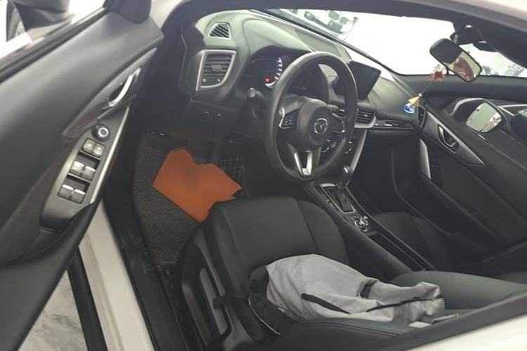 Used Mazda CX-4 2018 2.0L Automatic Two-Wheel Drive Blue Sky Dynamic Version China VI Standard Driver Seat