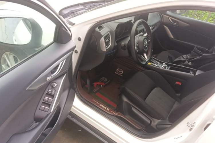 Used Mazda CX-4 2018 2.0L Automatic Two-Wheel Drive Blue Sky Dynamic Version China VI Standard Driver Seat