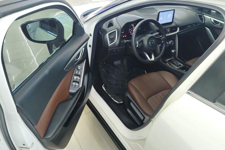 Used Mazda CX-4 2018 2.0L Automatic Two-Wheel Drive Blue Sky Dynamic Version China V Standard Driver Seat