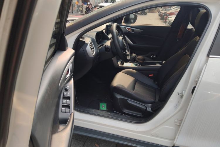 Used Mazda CX-4 2018 2.0L Automatic Two-Wheel Drive Blue Sky Dynamic Version China V Standard Driver Seat