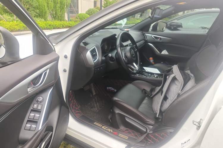 Used Mazda CX-4 2018 2.0L Automatic Two-Wheel Drive Blue Sky Premium Upgrade Version China VI Standard Driver Seat