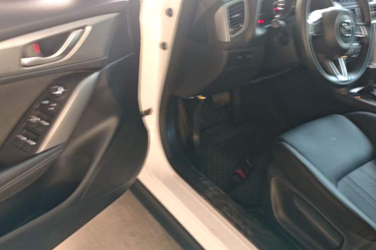 Used Mazda CX-4 2018 2.0L Automatic Two-Wheel Drive Blue Sky Dynamic Version China V Standard Driver Seat