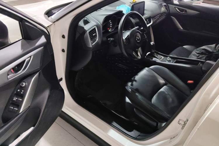 Used Mazda CX-4 2018 2.0L Automatic Two-Wheel Drive Blue Sky Dynamic Version China VI Standard Driver Seat