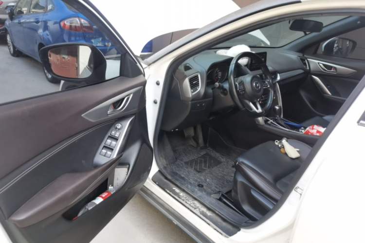 Used Mazda CX-4 2018 2.0L Automatic Two-Wheel Drive Blue Sky Premium Upgrade Version China V Standard Driver Seat
