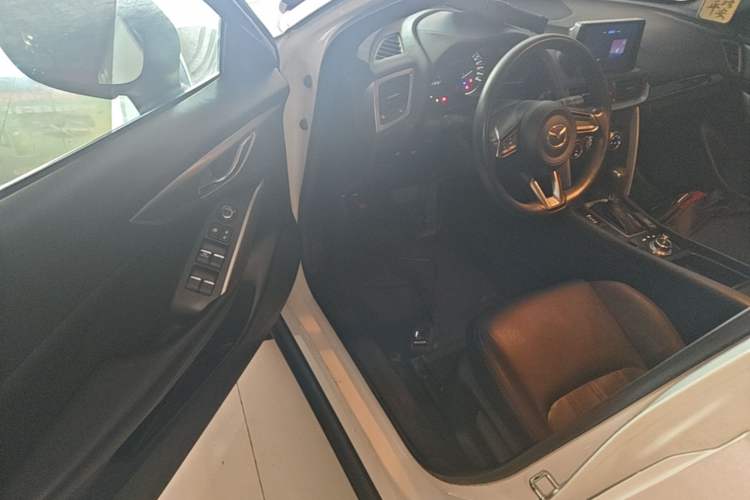 Used Mazda CX-4 2018 2.0L Automatic Two-Wheel Drive Blue Sky Dynamic Version China V Standard Driver Seat