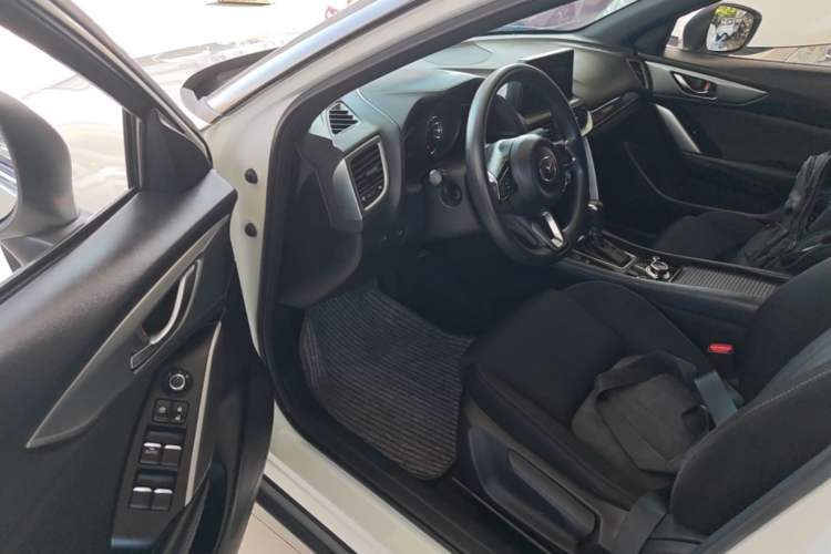 Used Mazda CX-4 2018 2.0L Automatic Two-Wheel Drive Blue Sky Dynamic Version China V Standard Driver Seat