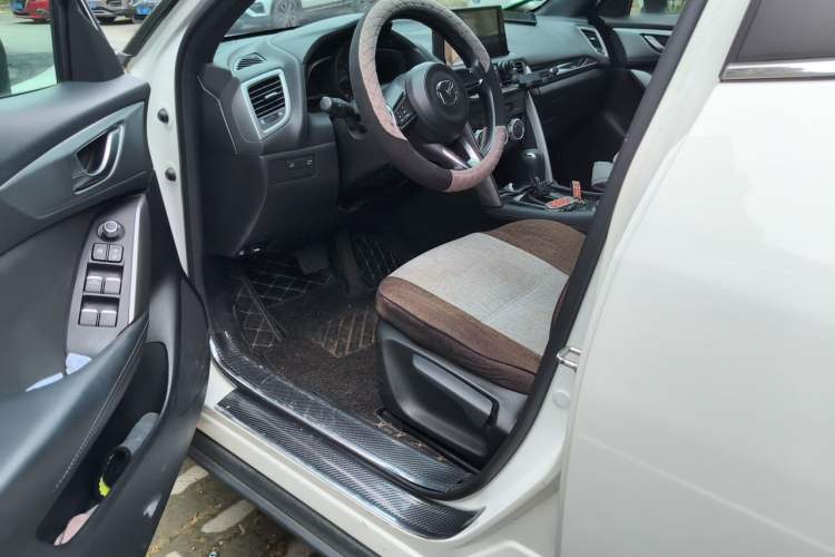Used Mazda CX-4 2018 2.0L Automatic Two-Wheel Drive Blue Sky Dynamic Version China V Standard Driver Seat