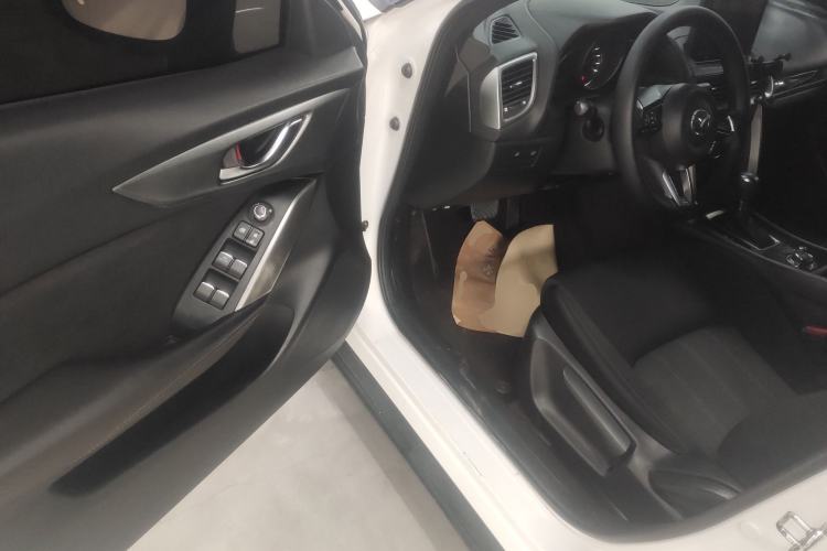 Used Mazda CX-4 2018 2.0L Automatic Two-Wheel Drive Blue Sky Dynamic Version China V Standard Driver Seat