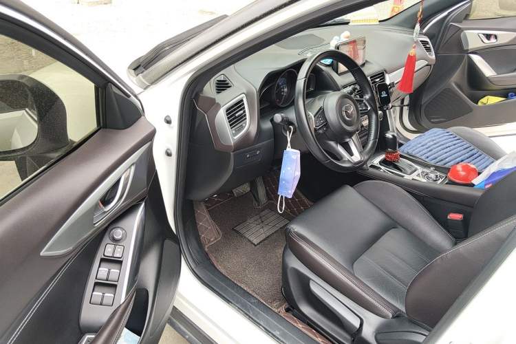 Used Mazda CX-4 2018 2.0L Automatic Two-Wheel Drive Blue Sky Luxury Edition Driver Seat