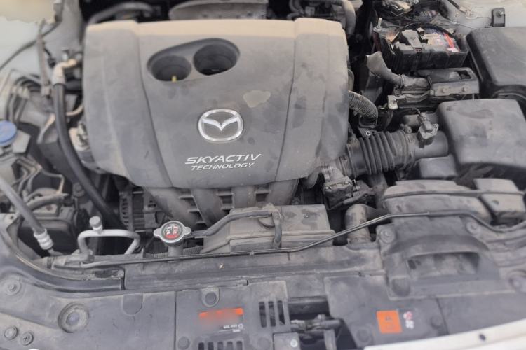 Used Mazda CX-4 2018 2.0L Automatic Two-Wheel Drive Blue Sky Premium Upgrade Version China VI Standard Engine Bay