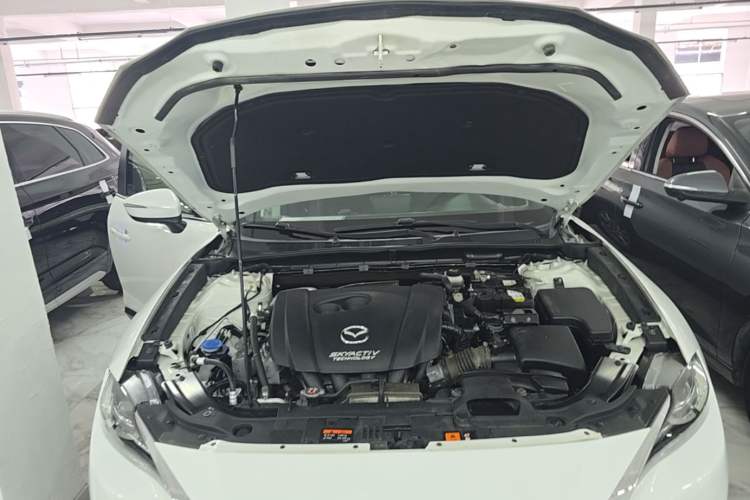 Used Mazda CX-4 2018 2.0L Automatic Two-Wheel Drive Blue Sky Dynamic Version China VI Standard Engine Bay