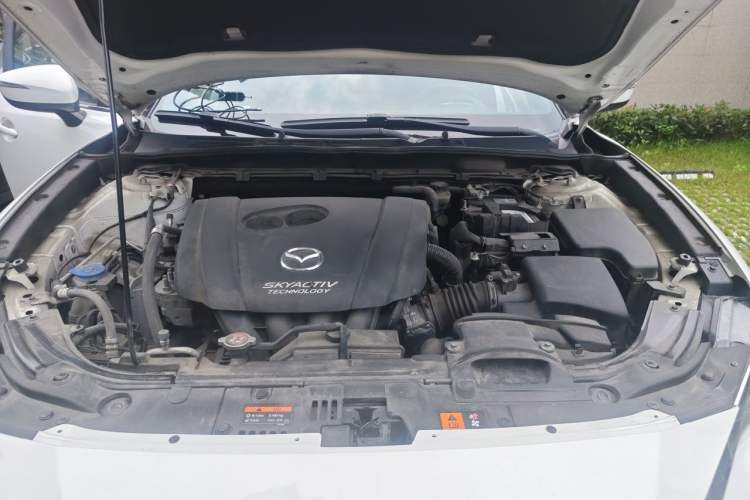 Used Mazda CX-4 2018 2.0L Automatic Two-Wheel Drive Blue Sky Premium Upgrade Version China VI Standard Engine Bay