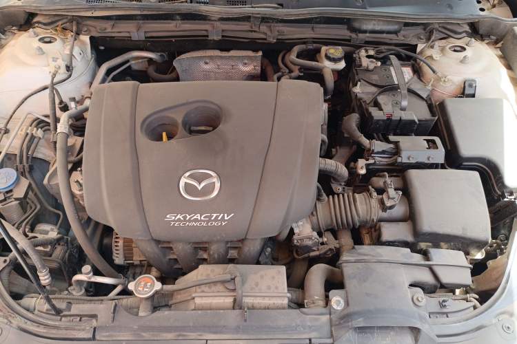 Used Mazda CX-4 2018 2.0L Automatic Two-Wheel Drive Blue Sky Premium Upgrade Version China VI Standard Engine Bay
