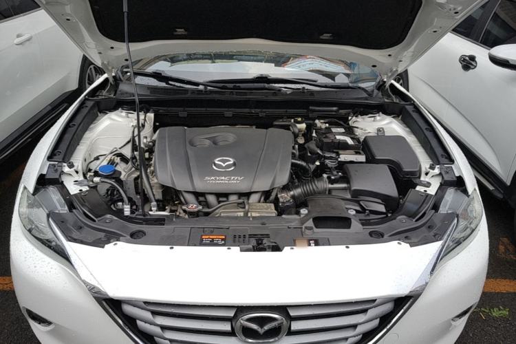 Used Mazda CX-4 2018 2.0L Automatic Two-Wheel Drive Blue Sky Premium Upgrade Version China VI Standard Engine Bay