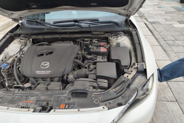 Used Mazda CX-4 2018 2.0L Automatic Two-Wheel Drive Blue Sky Dynamic Version China V Standard Engine Bay Left
