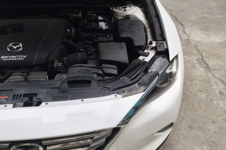 Used Mazda CX-4 2018 2.0L Automatic Two-Wheel Drive Blue Sky Dynamic Version China V Standard Engine Bay Left
