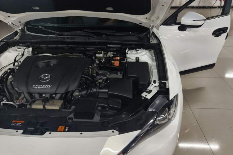 Used Mazda CX-4 2018 2.0L Automatic Two-Wheel Drive Blue Sky Dynamic Version China V Standard Engine Bay Left