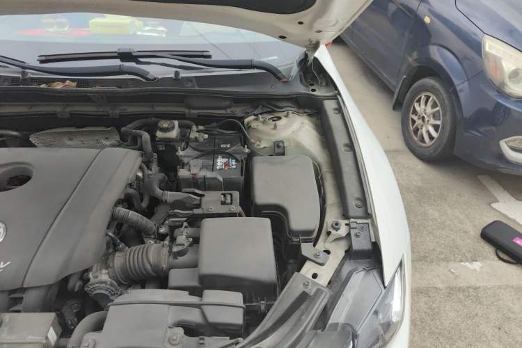 Used Mazda CX-4 2018 2.0L Automatic Two-Wheel Drive Blue Sky Dynamic Version China V Standard Engine Bay Left