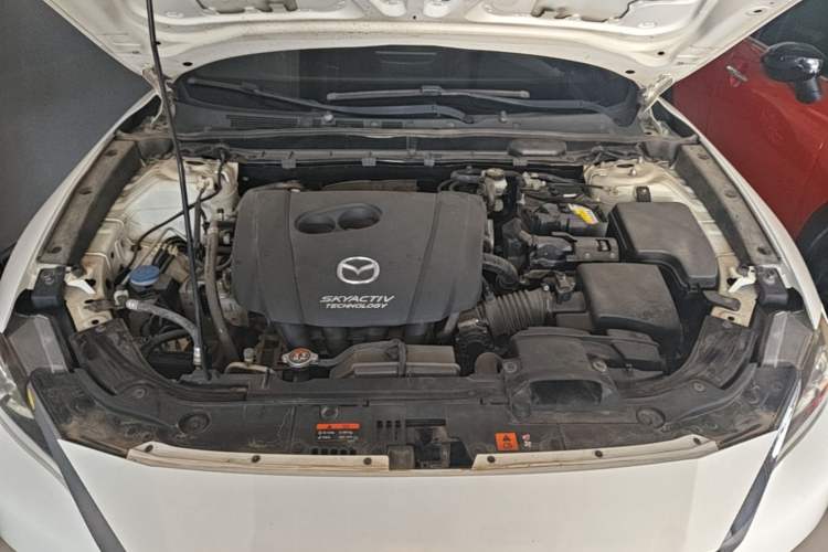 Used Mazda CX-4 2018 2.0L Automatic Two-Wheel Drive Blue Sky Dynamic Version China V Standard Engine Bay