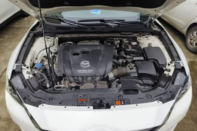 Used Mazda CX-4 2018 2.5L Automatic 4x4 Sky Passion Edition China VI Standard Engine Bay