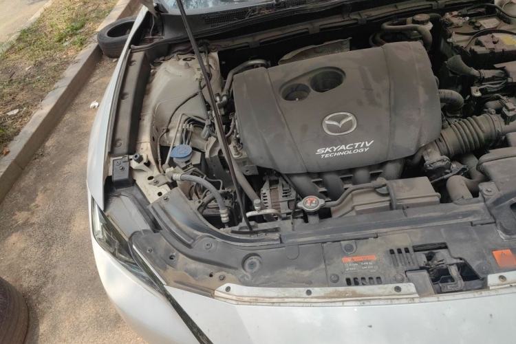 Used Mazda CX-4 2018 2.0L Automatic Two-Wheel Drive Blue Sky Dynamic Version China VI Standard Engine Bay Right
