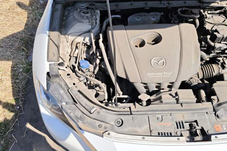 Used Mazda CX-4 2018 2.0L Automatic Two-Wheel Drive Blue Sky Dynamic Version China V Standard Engine Bay Right