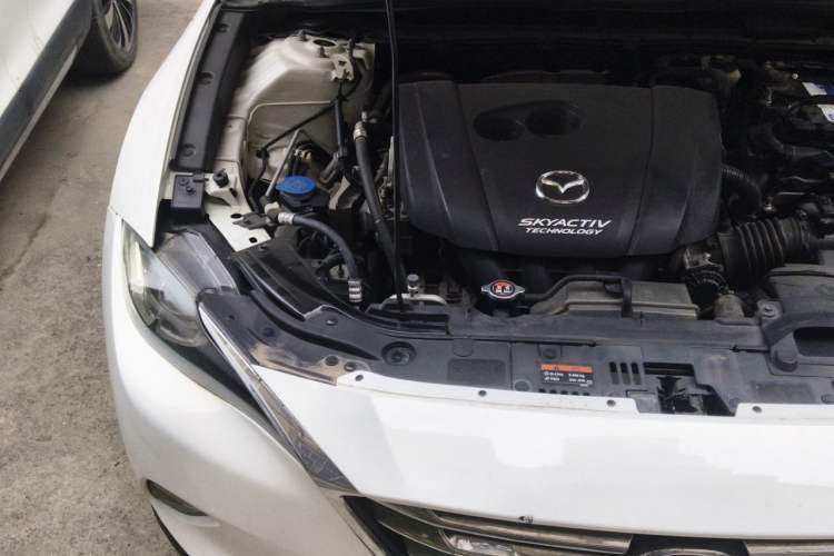 Used Mazda CX-4 2018 2.0L Automatic Two-Wheel Drive Blue Sky Dynamic Version China V Standard Engine Bay Right