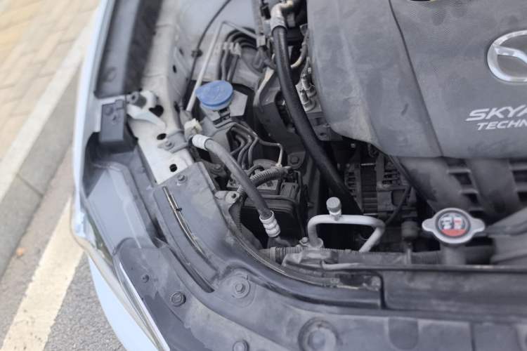 Used Mazda CX-4 2018 2.0L Automatic Two-Wheel Drive Blue Sky Premium Upgrade Version China VI Standard Engine Bay Right