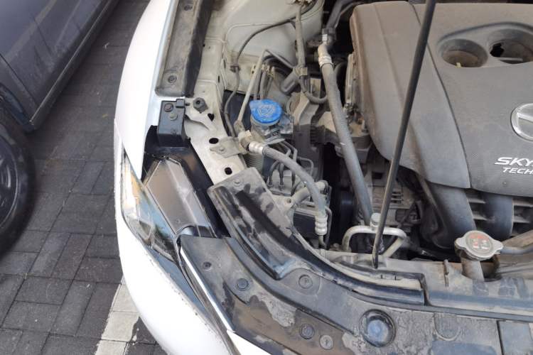 Used Mazda CX-4 2018 2.0L Automatic Two-Wheel Drive Blue Sky Dynamic Version China V Standard Engine Bay Right