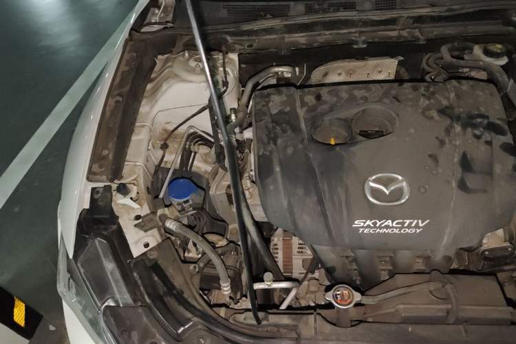 Used Mazda CX-4 2018 2.0L Automatic Two-Wheel Drive Blue Sky Dynamic Version China VI Standard Engine Bay Right